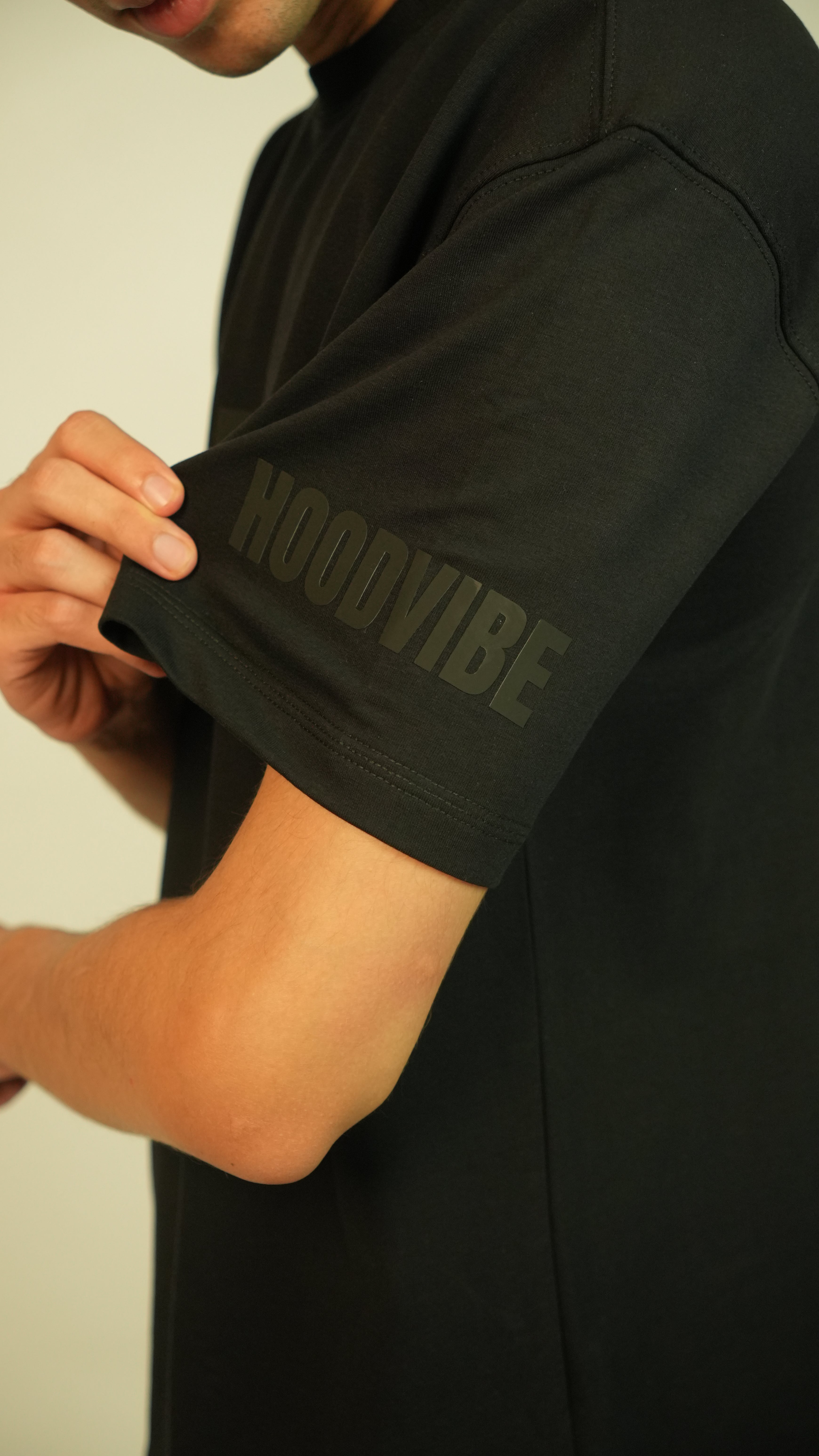 BASIC BLACK TEE